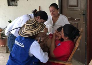 Moradores abren las puertas a equipos vacunadores en Herrera