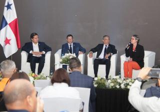 Ministro Sucre aborda importancia de la gestión de riesgo en materia de salud
