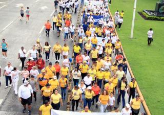  Ministro de Salud participa del homenaje a los próceres y mártires de la nación