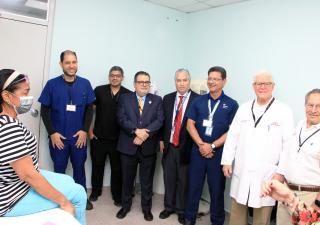 Hospital Santo Tomás y "Operation Walk" inician jornada de cirugías de reemplazo de rodilla