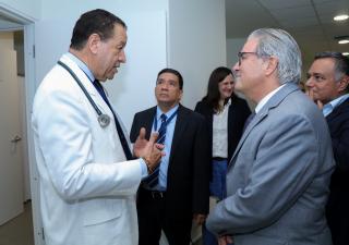 Ministro de Salud recorre nueva Sala de Cuidados Paliativos del Instituto Oncológico Nacional en la Ciudad de la Salud