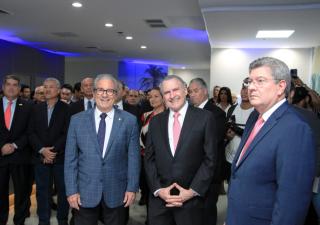 Ministro de Salud participa en la inauguración de las nuevas áreas quirúrgicas de la Clínica Hospital San Fernando
