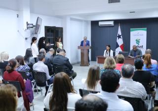 Minsa lanza aplicación móvil para facilitar acceso a servicios de salud en todo el país