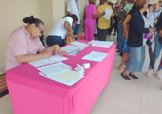 Atienden a más de 100 mujeres en feria de preventiva de salud en Colón