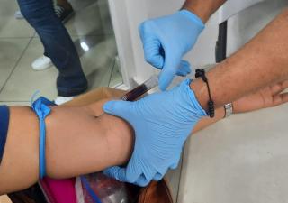 Cientos de personas  acudieron a la Feria de Carnet para manipuladores de alimentos en San Miguelito