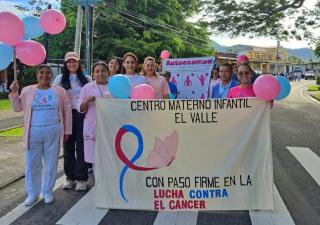 Con una caminata culminan el mes de la cinta rosada en El Valle de Antón