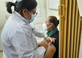 Coclesanos se benefician con salud sobre ruedas