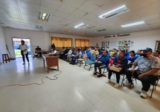 Capacitan a manipuladores de alimento en Almirante