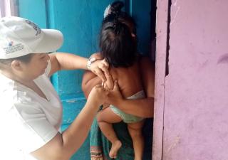 Equipos de enfermería continúan reforzando contra el sarampión en comunidades  Bocatoreñas