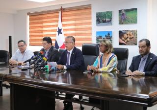 MINSA participa en conferencia de prensa sobre convenio comercial para   exportar carne de cerdo a China
