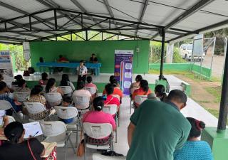  Salud brinda orientación a residentes de La Gloria en Changuinola
