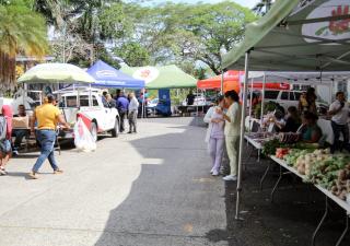  MINSA brinda a sus colaboradores feria de productos