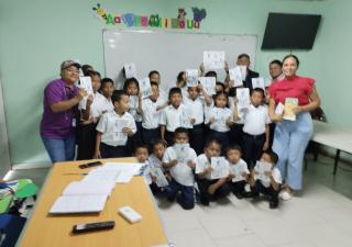 Coordinan brigada caza mosquito en centro educativo de Bocas del Toro