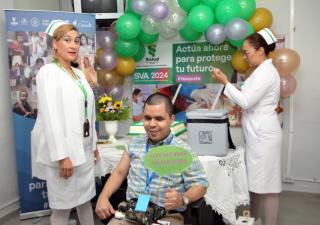 Realizan jornada de vacunación en la sede del Minsa