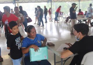 Feria de salud llega a moradores en san miguelito