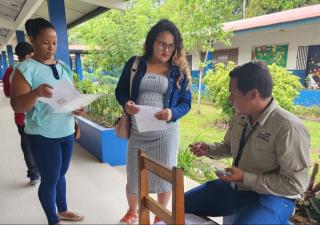 Salud capacita a manipuladores de alimentos en Almirante