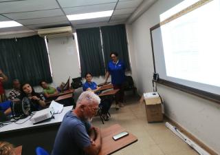 Capacitan a vendedores de alimentos y bebidas en el uso correcto del agua potable en Chitré