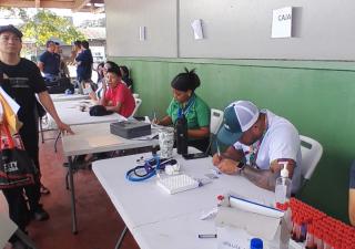 Colaboradores de Merca Panamá participan en feria para manipulador de alimentos