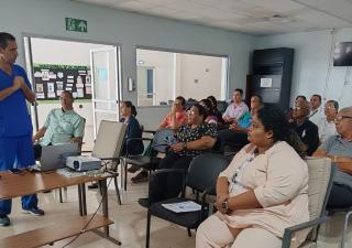 Capacitan a personal técnico y administrativo en atención al usuario y promoción de estilos de vida saludables