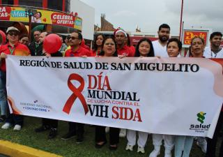 Realizan cadena humana en el Día mundial del VIH sida