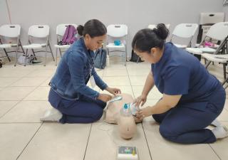 Capacitan a personal de enfermería en técnicas de reanimación 