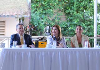 Viceministro de Salud participa en entrega de Unidad Móvil Visual y Auditiva al Depacho de la Primera Dama