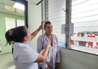 Más de 142 personas se benefician con gran feria de salud en Pixvae