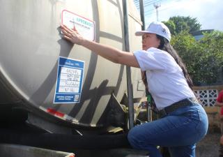 Salud inspecciona puestos y carros cisterna durante el primer día de culecos en calle H Paraíso y en Los Andes en San Miguelito 