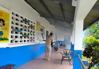 Control de Vectores en Herrera inspecciona escuelas para garantizar retorno seguro a clases